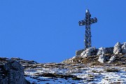 46  Zoom sulla croce di Punta Cermenati-Resegone